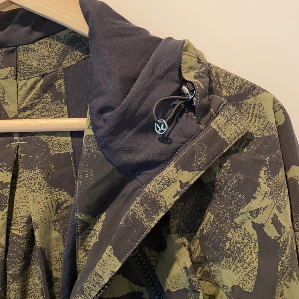 *RARE* Lululemon Rise & Shine Jacket II - Picture 3 of 6